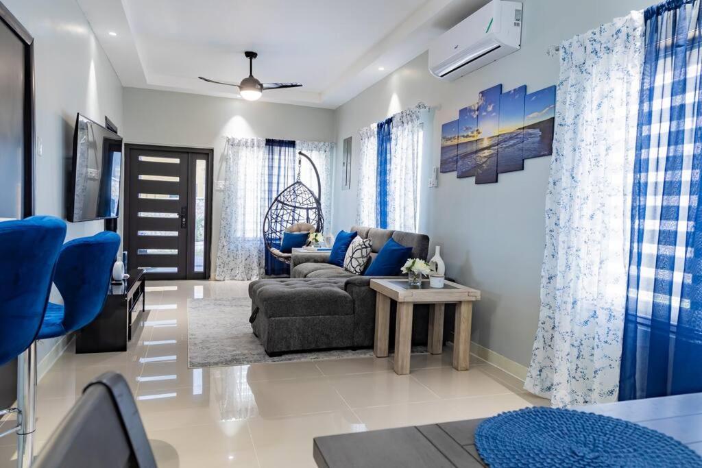 הוילה אוצ'ו ריוס Pyramid Point Manor מראה חיצוני תמונה