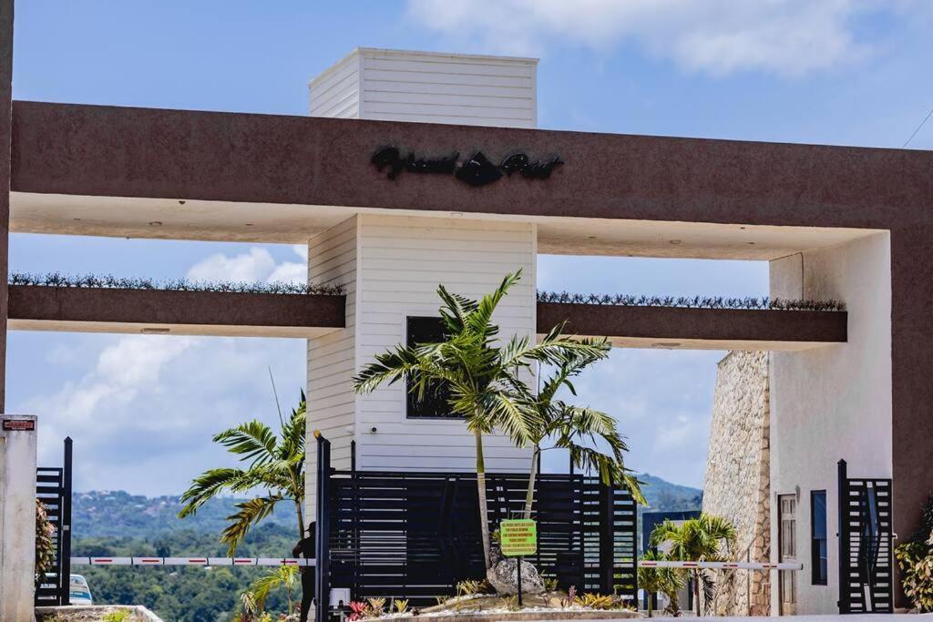 הוילה אוצ'ו ריוס Pyramid Point Manor מראה חיצוני תמונה